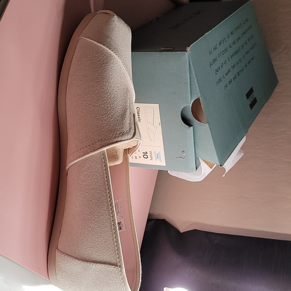 Toms NWT